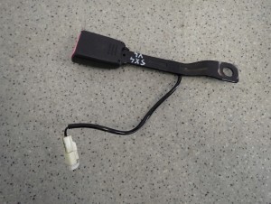 SUZUKI SX4 06-13 SEDICI ZAPINKA PASA BEZPIECZEŃSTWA PRZÓD LEWY 3/3 MINIATURA