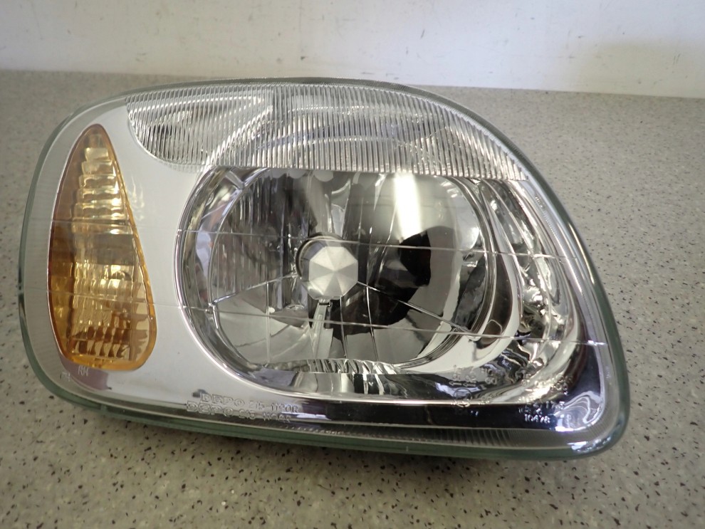 NISSAN MICRA K11 00-02 REFLEKTOR LEWY LAMPA PRZEDNIA PRAWA 4/7