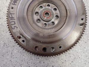 SUZUKI SWIFT M13A 1.3 04-09 KOŁO ZAMACHOWE 2/5 MINIATURA