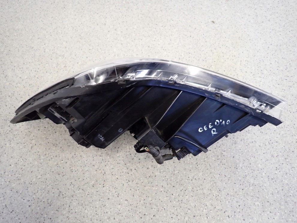 KIA CEED 10-12 LAMPA PRZEDNIA PRAWA REFLEKTOR PRAWA LIFT 11/12