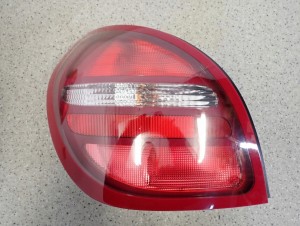 NISSAN ALMERA N16 HB 00-03 LAMPA TYLNA LEWA TYŁ EUROPA 1/6 MINIATURA