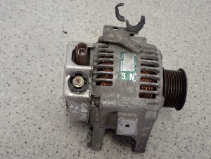 TOYOTA CAMRY 01 -06 2,4 i ALTERNATOR SILNIKA 1/7 MINIATURA