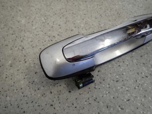 SUZUKI GRAND VITARA I 99-05 KLAMKA TYLNA LEWA 3/6 MINIATURA