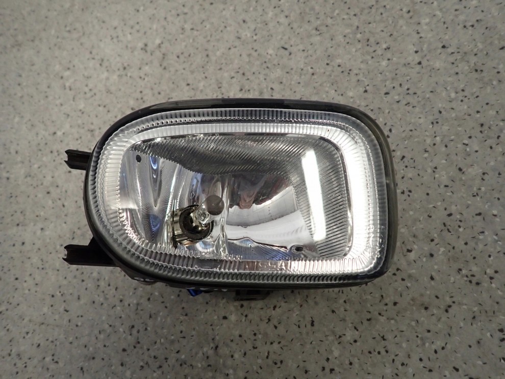 NISSAN ALMERA N16 00-02 HALOGEN PRAWY 1/2
