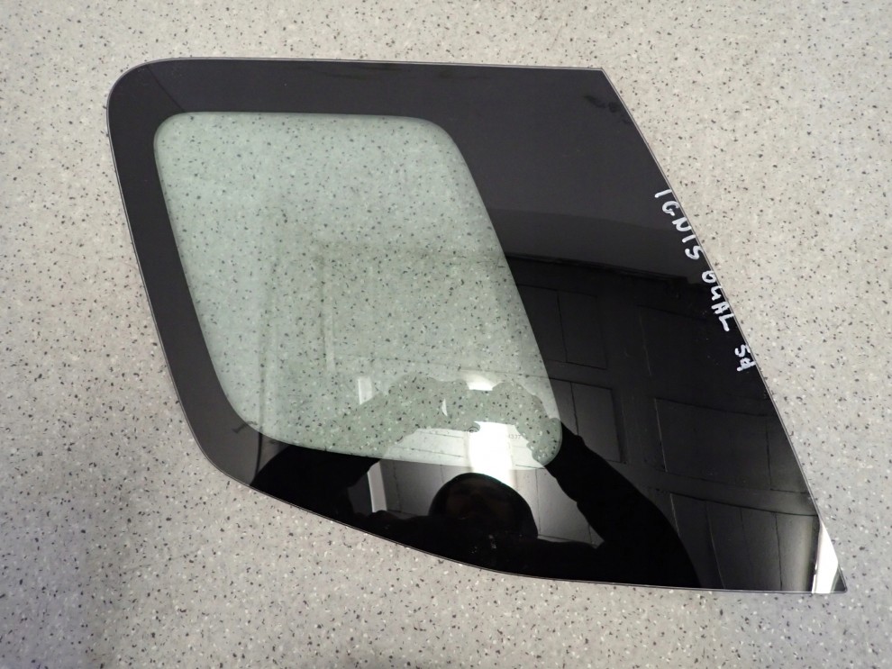 SUZUKI IGNIS 04-07 SZYBA TYLNA LEWA KAROSERYJNA 1/3