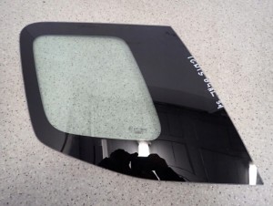 SUZUKI IGNIS 04-07 SZYBA TYLNA LEWA KAROSERYJNA 2/3 MINIATURA