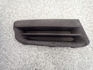 SUZUKI SPLASH 08-11 ZAŚLEPKA KRATKA HALOGENU PRAWA