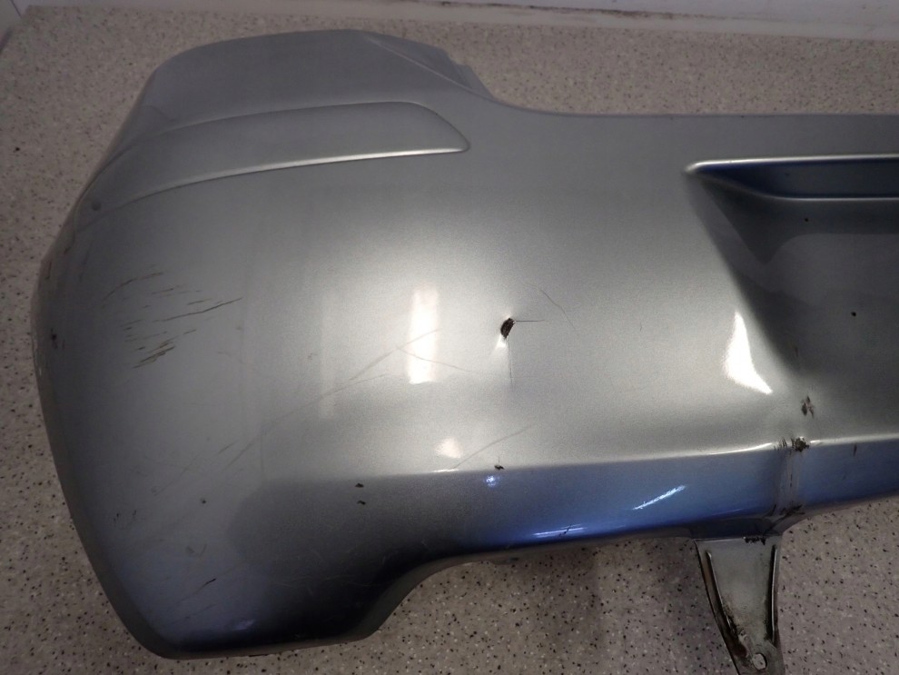 TOYOTA YARIS II 09-11 ZDERZAK TYLNY 1F8 4/14