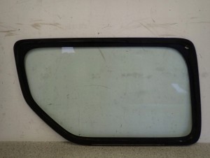 SUZUKI JIMNY 04- SZYBA KAROSERYJNA PRAWA 2/2 MINIATURA