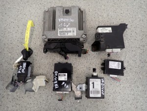 TOYOTA YARIS II 06-11 1.4 D4D ZESTAW STARTOWY KOMPUTER STACYJKA 2/10 MINIATURA