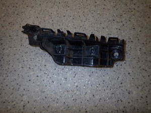 SUZUKI SPLASH 09-14 ŚLIZG ZDERZAKA PRZEDNI PRAWY 2/6 MINIATURA