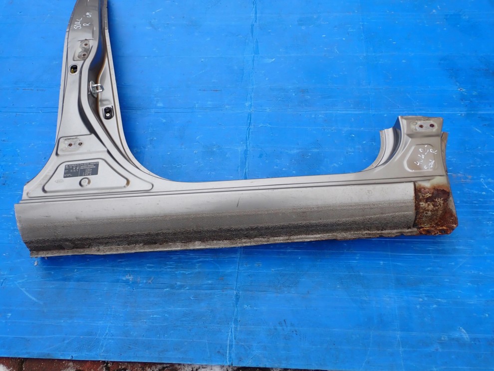 KIA SOUL I 09- PRÓG PRAWY SŁUPEK ŚRODKOWY IM 2/8