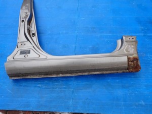 KIA SOUL I 09- PRÓG PRAWY SŁUPEK ŚRODKOWY IM 2/8 MINIATURA