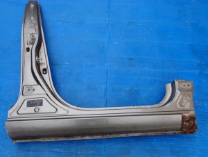 KIA SOUL I 09- PRÓG PRAWY SŁUPEK ŚRODKOWY IM 4/8 MINIATURA