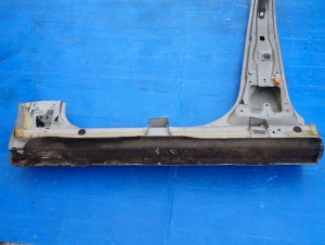 KIA SOUL I 09- PRÓG PRAWY SŁUPEK ŚRODKOWY IM 8/8 MINIATURA