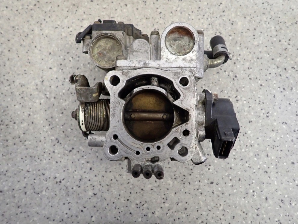 MITSUBISHI LANCER V 1.6i 92-95 PRZEPUSTNICA POWIETRZA 3/6