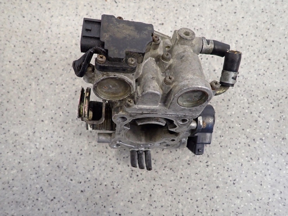 MITSUBISHI LANCER V 1.6i 92-95 PRZEPUSTNICA POWIETRZA 5/6