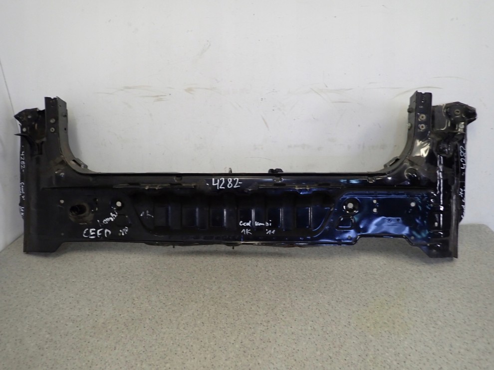 KIA CEED I KOMBI 07-12 PAS TYLNY K1 1/9