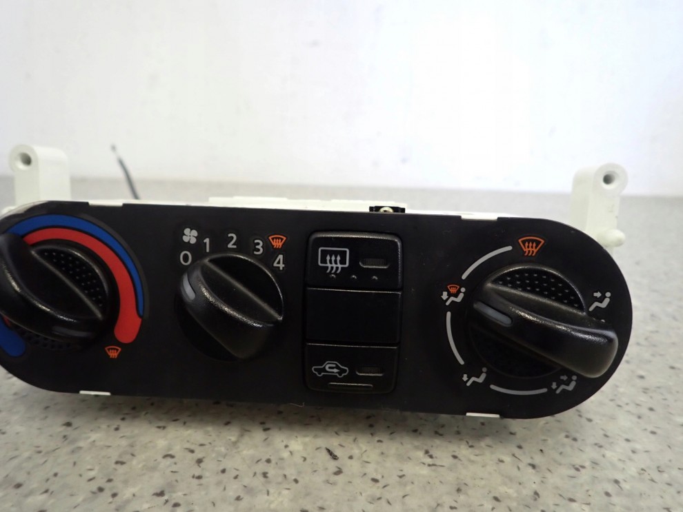 NISSAN ALMERA N16 00-06 PANEL STEROWANIA NAWIEWEM 3/7