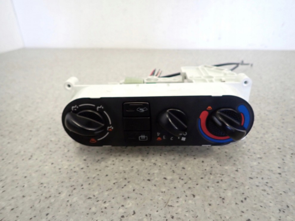 NISSAN ALMERA N16 00-06 PANEL STEROWANIA NAWIEWEM 6/7