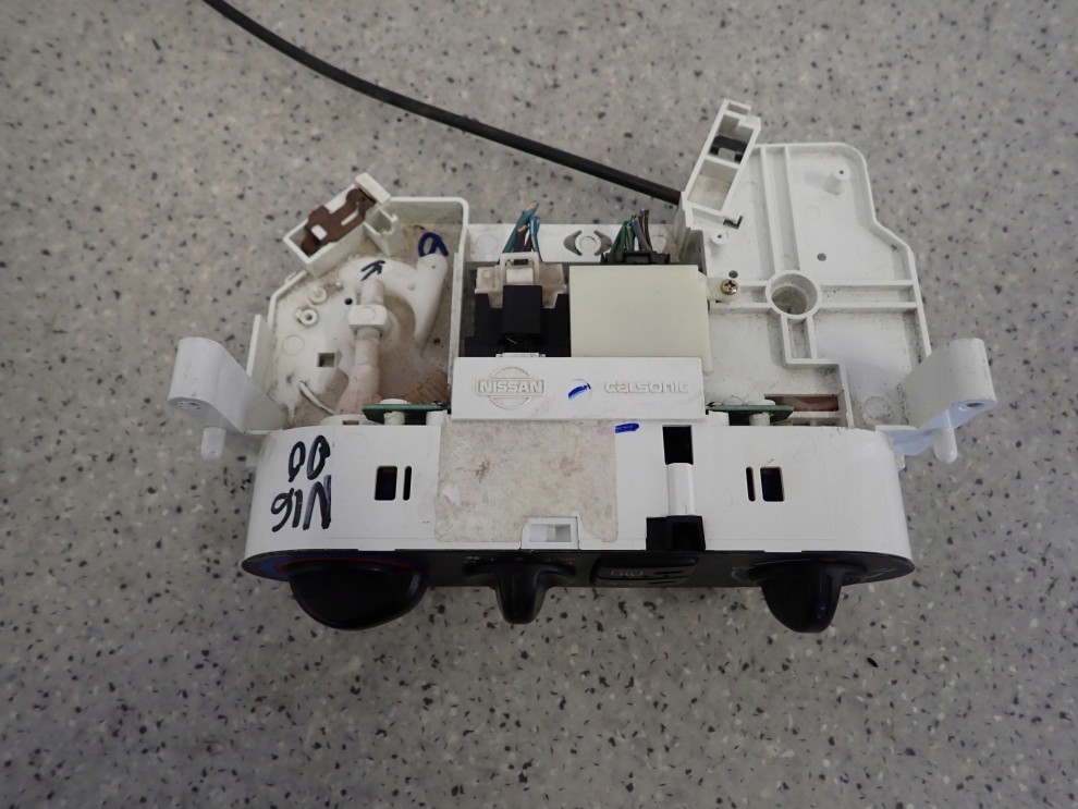 NISSAN ALMERA N16 00-06 PANEL STEROWANIA NAWIEWEM 5/9