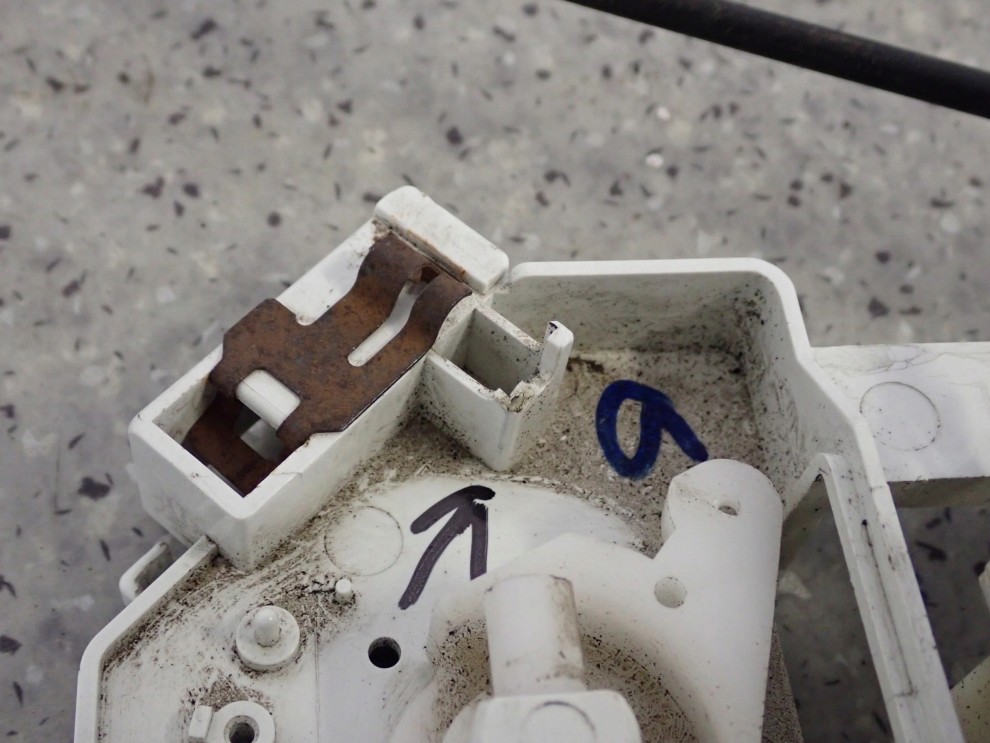 NISSAN ALMERA N16 00-06 PANEL STEROWANIA NAWIEWEM 6/9