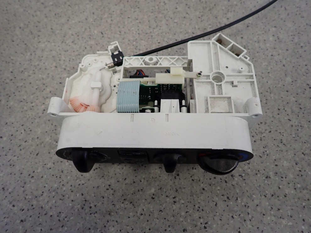 NISSAN ALMERA N16 00-06 PANEL STEROWANIA NAWIEWEM 8/9