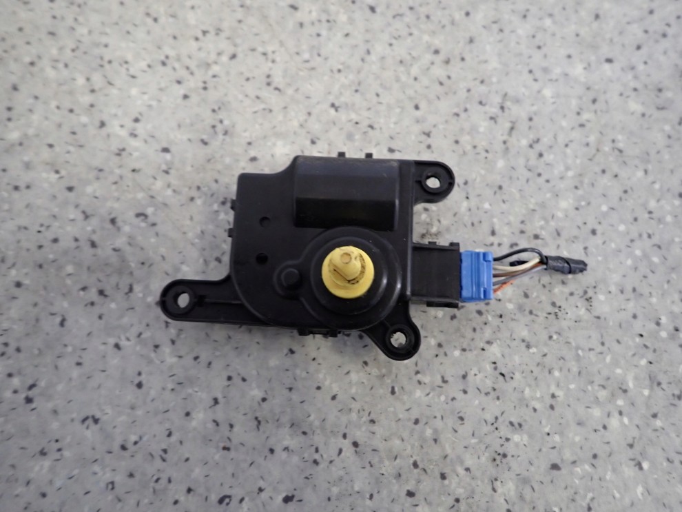 KIA CEED 06-12 SILNICZEK NAGRZEWNICY 2/3