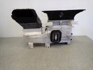 MITSUBISHI ASX 1.8 DID 10-16 OBUDOWA NAGRZEWNICY PAROWNIK KLIMATYZACJI 1/8 MINIATURA