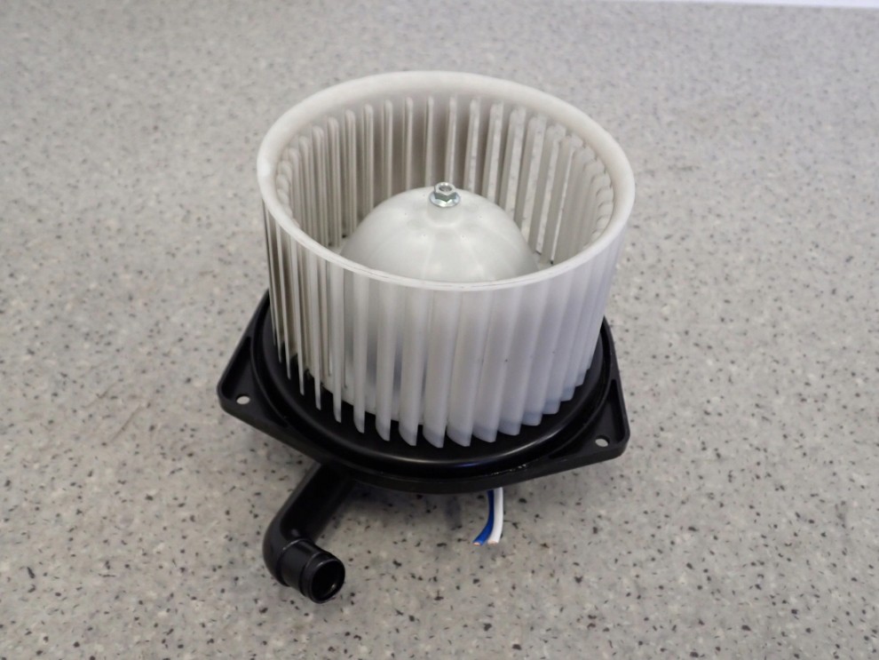 MITSUBISHI ASX 1.8 DID 10-16 WENTYLATOR NARZEWNICY DMUCHAWA KABINY 6/8