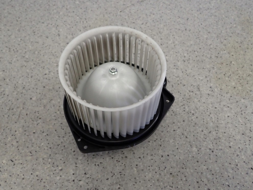 MITSUBISHI ASX 1.8 DID 10-16 WENTYLATOR NARZEWNICY DMUCHAWA KABINY 7/8