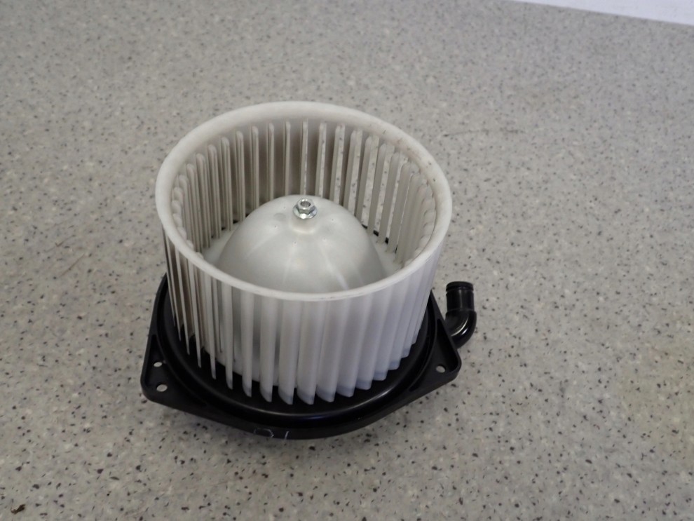 MITSUBISHI ASX 1.8 DID 10-16 WENTYLATOR NARZEWNICY DMUCHAWA KABINY 8/8