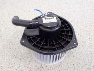 MITSUBISHI ASX 1.8 DID 10-16 WENTYLATOR NARZEWNICY DMUCHAWA KABINY 2/8 MINIATURA