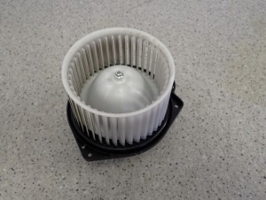 MITSUBISHI ASX 1.8 DID 10-16 WENTYLATOR NARZEWNICY DMUCHAWA KABINY 7/8 MINIATURA