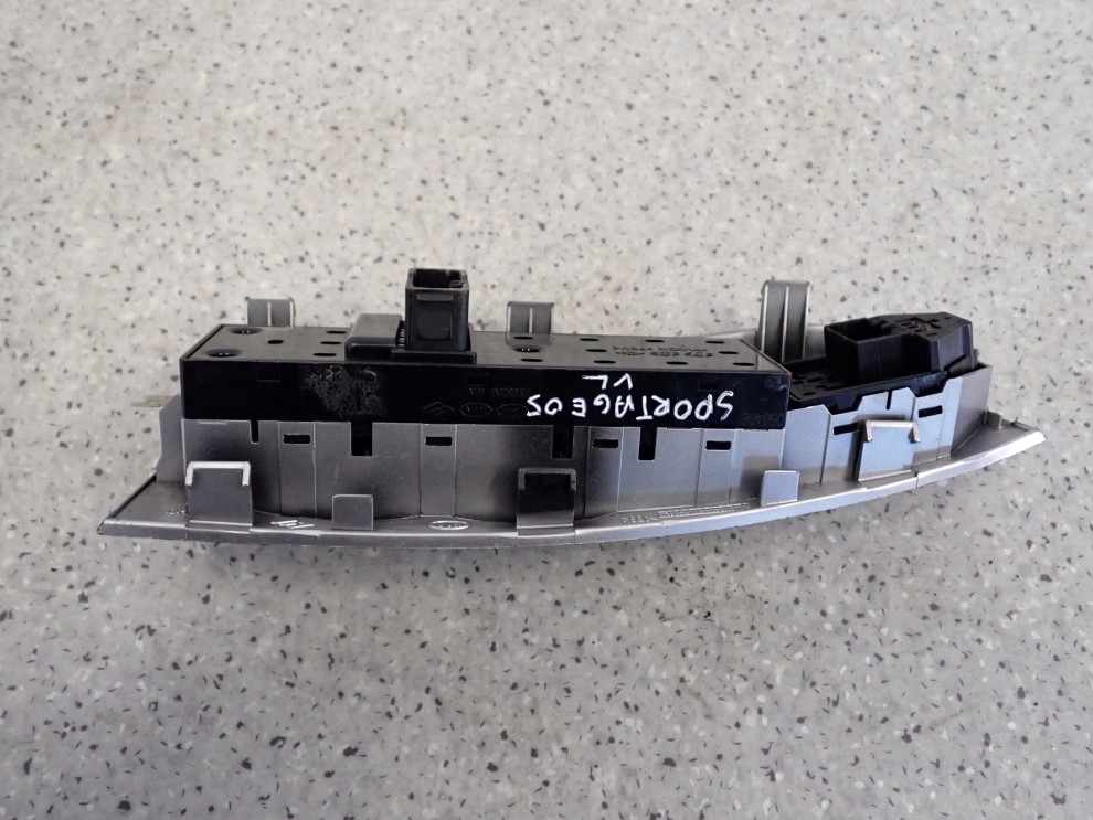 KIA SPORTAGE II 04-08 PANEL STEROWANIA SZYB PRZEDNI LEWY 3/5