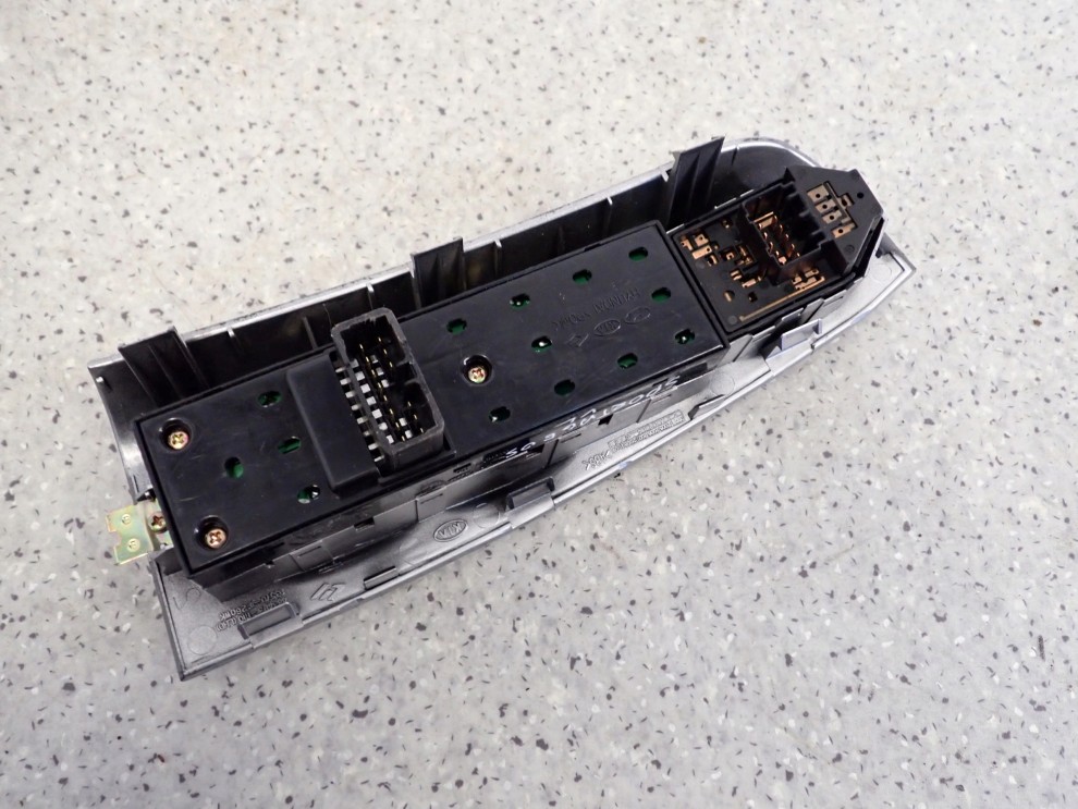 KIA SPORTAGE II 04-08 PANEL STEROWANIA SZYB PRZEDNI LEWY 5/5