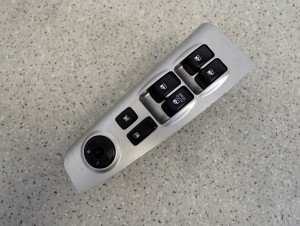 KIA SPORTAGE II 04-08 PANEL STEROWANIA SZYB PRZEDNI LEWY 2/5 MINIATURA