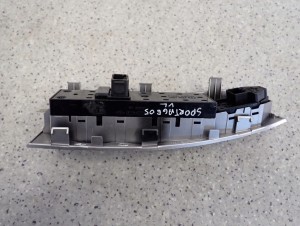 KIA SPORTAGE II 04-08 PANEL STEROWANIA SZYB PRZEDNI LEWY 3/5 MINIATURA