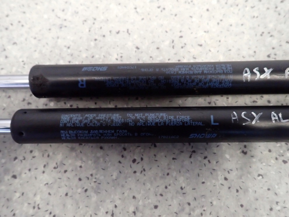 MITSUBISHI ASX 10-16 SIŁOWNIKI KLAPY BAGAŻNIKA 2/3