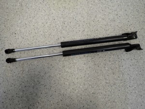 MITSUBISHI ASX 10-16 SIŁOWNIKI KLAPY BAGAŻNIKA 3/3 MINIATURA