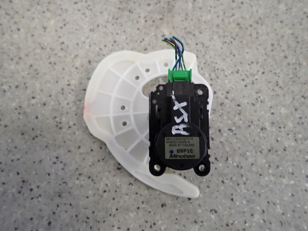 MITSUBISHI ASX 10-16 SILNICZEK STEROWANIA NAGRZEWNICY 1/4