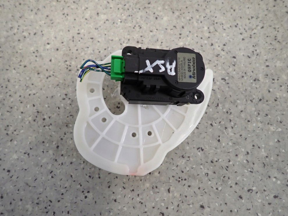 MITSUBISHI ASX 10-16 SILNICZEK STEROWANIA NAGRZEWNICY 2/4