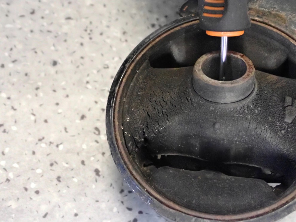 MITSUBISHI ASX 1.8 DID 10- BELKA WZDŁUŻNA SILNIKA 9/9