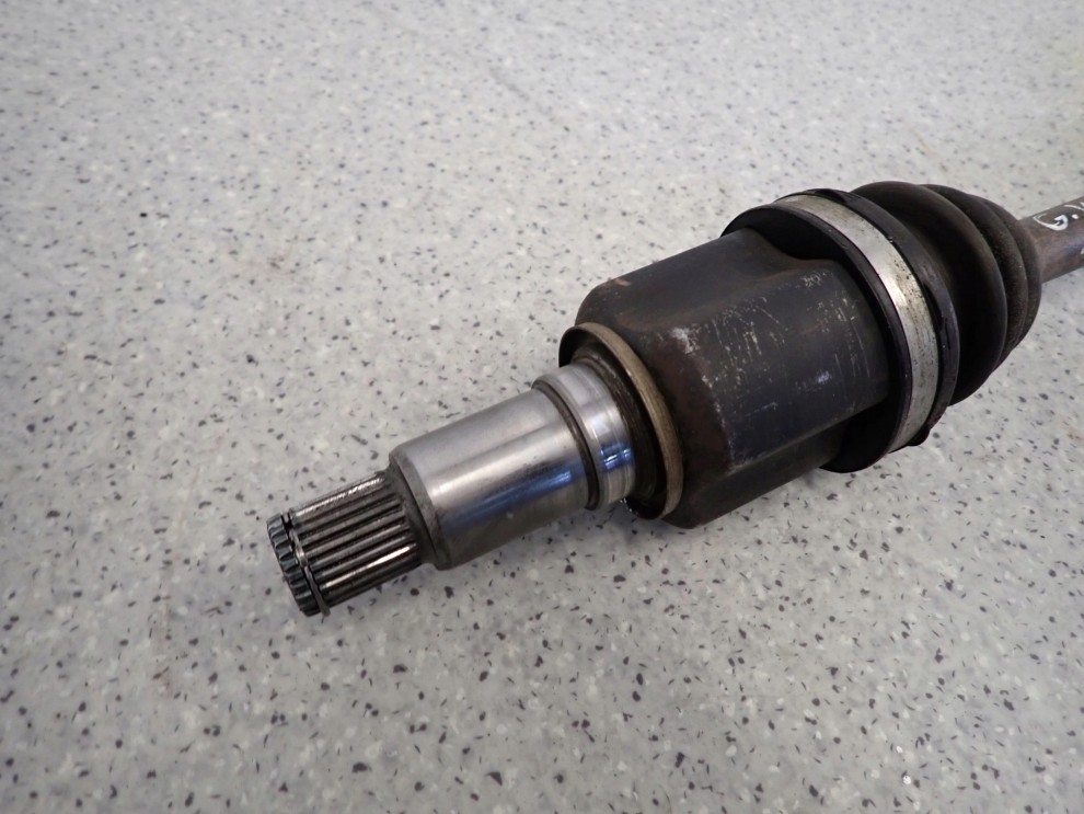 SUZUKI GRAND VITARA II 06-08 1.9 DDIS PÓŁOŚ PRZEDNIA PRAWA 2/6