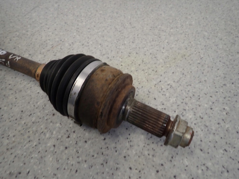 SUZUKI GRAND VITARA II 06-08 1.9 DDIS PÓŁOŚ PRZEDNIA PRAWA 3/6