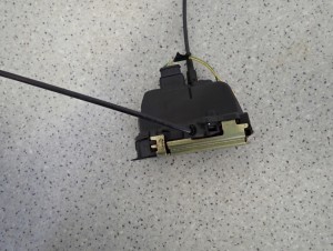 NISSAN PRIMERA P12 KOMBI 02-07 ZAMEK DRZWI TYLNY PRAWY 5/6 MINIATURA