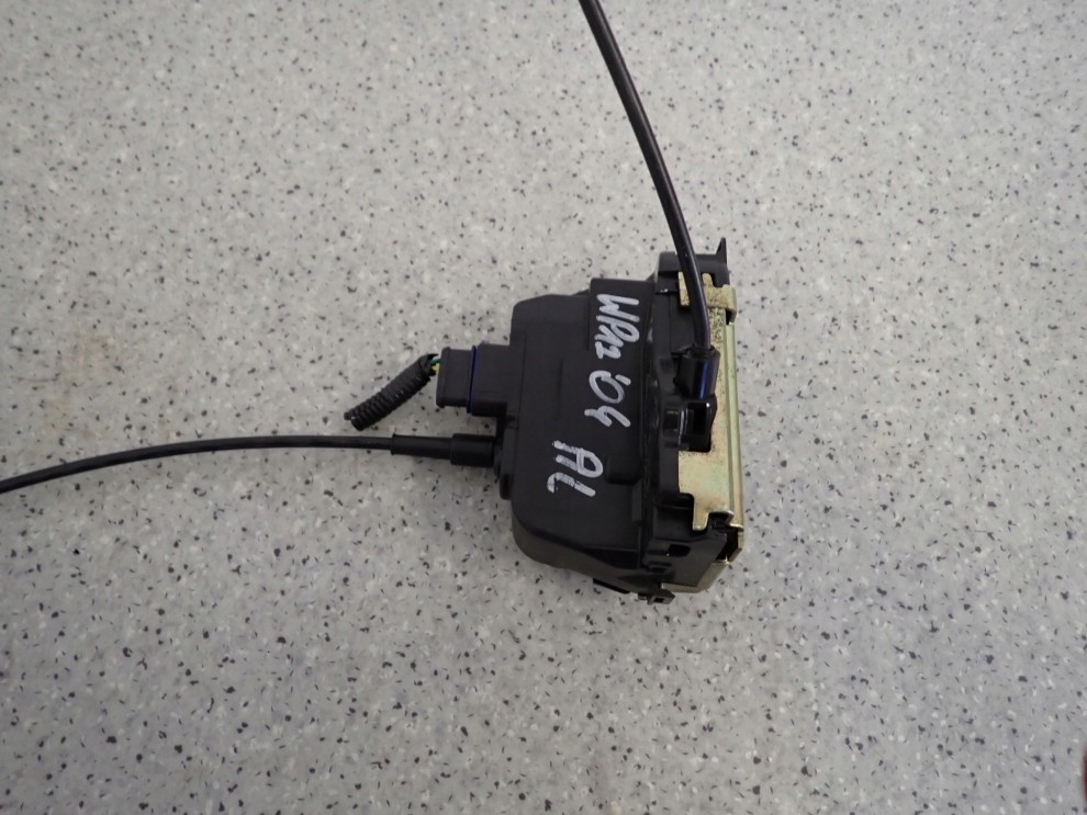 NISSAN PRIMERA P12 KOMBI 02-07 ZAMEK DRZWI TYLNY LEWY 3/5