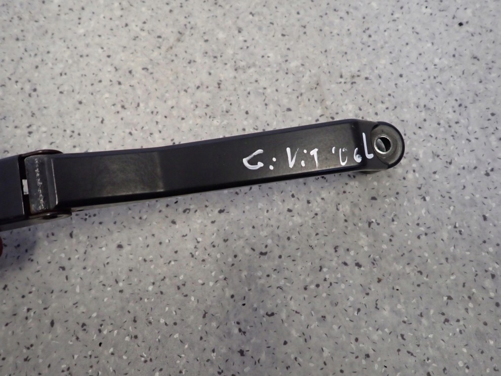 SUZUKI GRAND VITARA 06- II RAMIE WYCIERACZKI LEWE 2/4