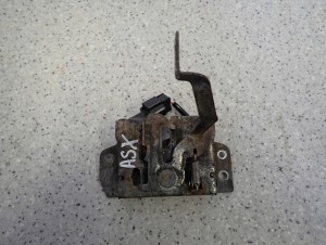 MITSUBISHI ASX 10- ZAMEK MASKI 1/3 MINIATURA