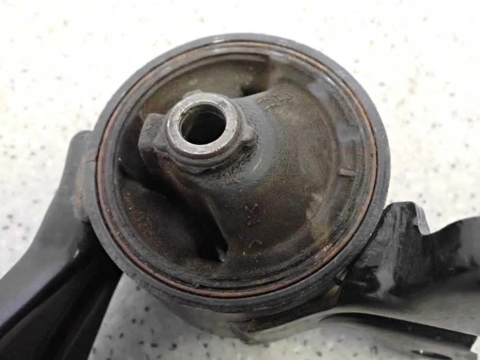 MITSUBISHI ASX 1.8 DID 10- PODUSZKA ZAWIESZENIA SILNIKA SKRZYNI BIEGÓW LEWA 3/4